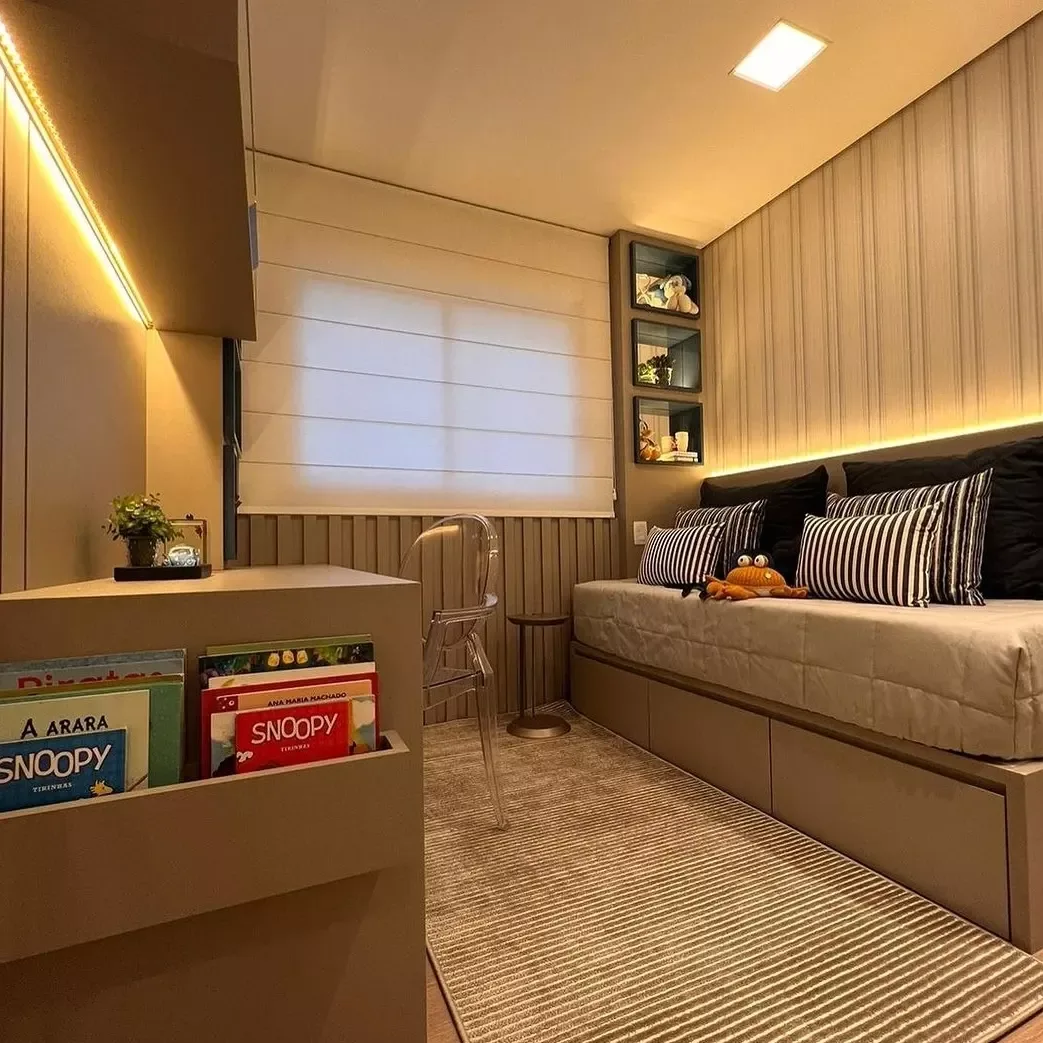 Cortina romana em dormitório infantil com luz natural