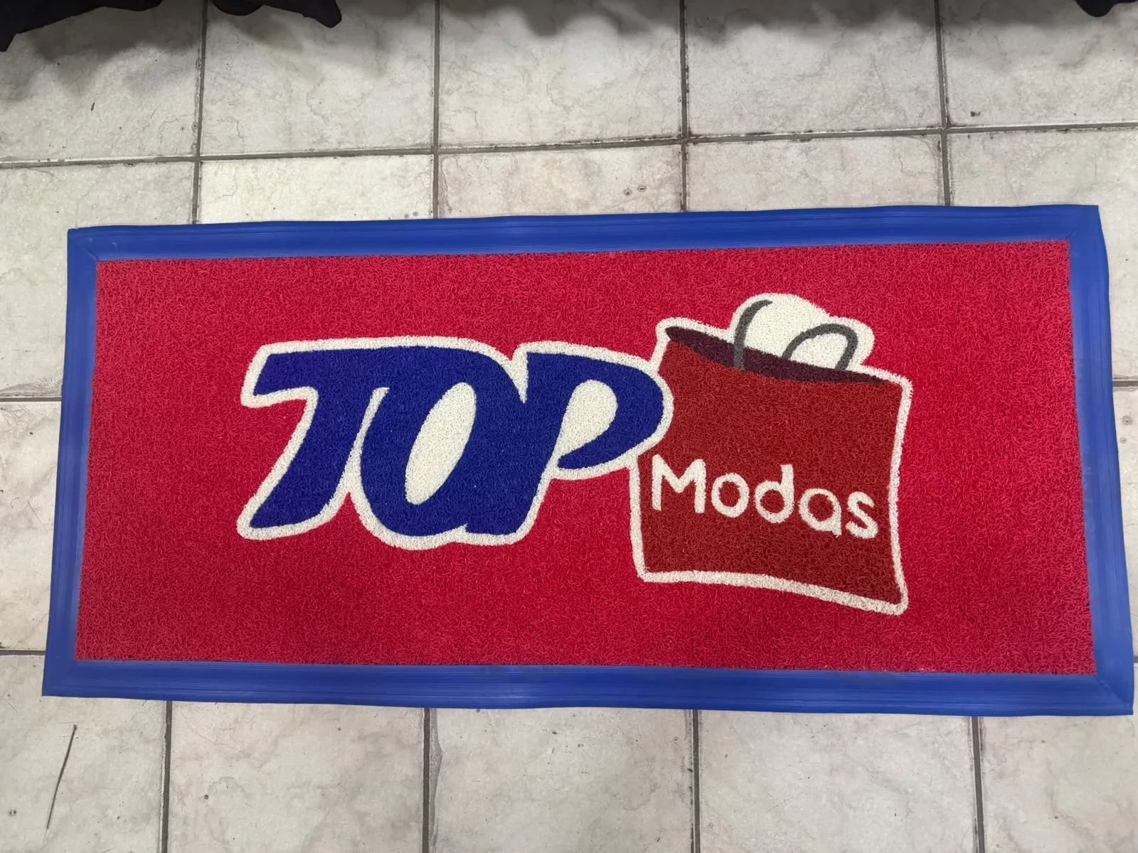 Tapete personalizado vermelho e azul da loja Top Modas